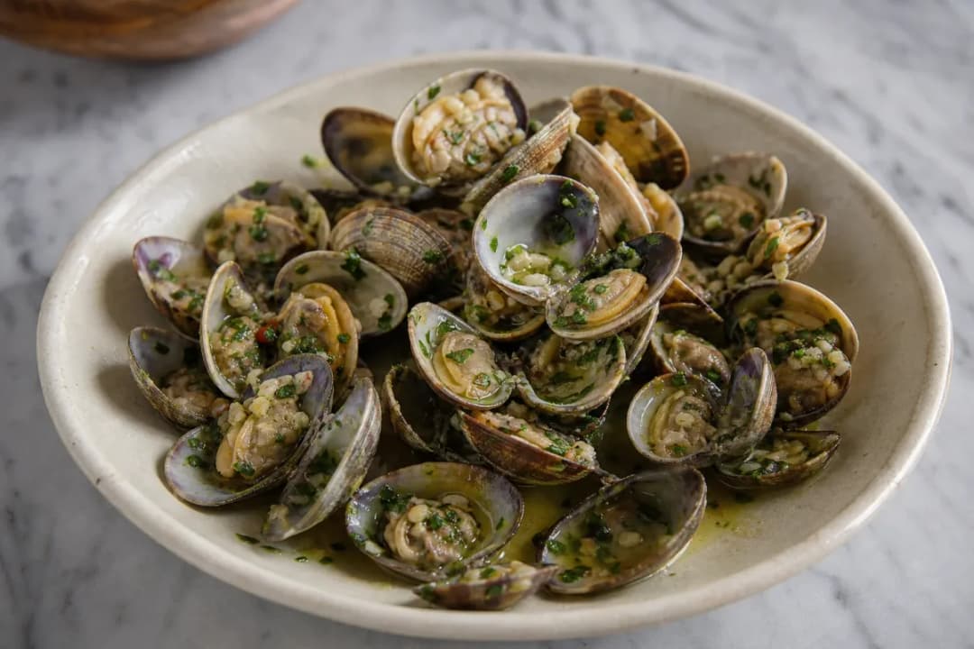 Amêijoas à Bulhão Pato – Portuguese Garlic Clams with Herbs