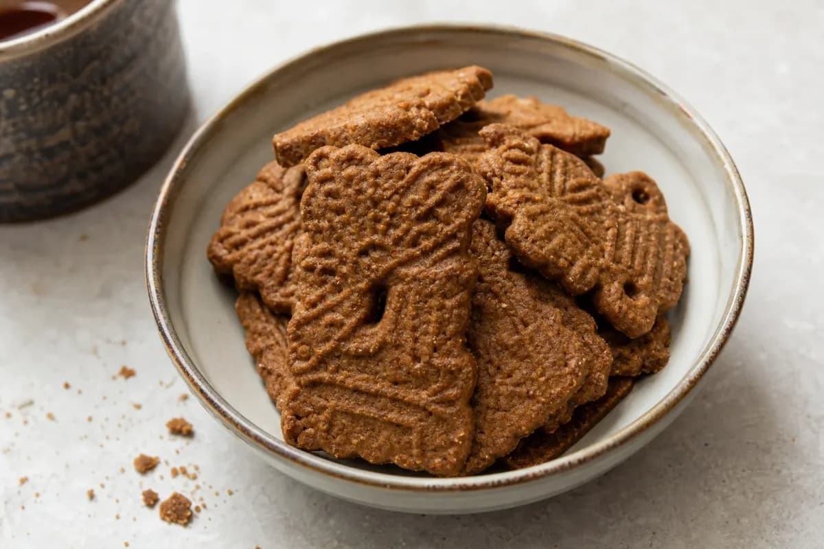 Belgian Speculoos Cookies with Warm Spices and Caramel Notes