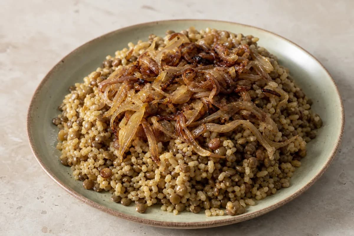 Palestinian Mujaddara with Lentils, Bulgur and Caramelized Onions