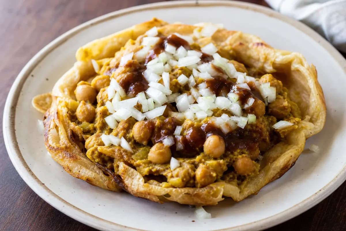 Trinidadian Doubles with Chickpeas and Tamarind Sauce